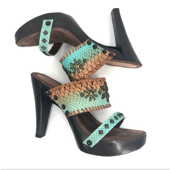 ISABELLA FIORE Size 10 Aztec Slip On Heels EUC - Picture 4 of 9